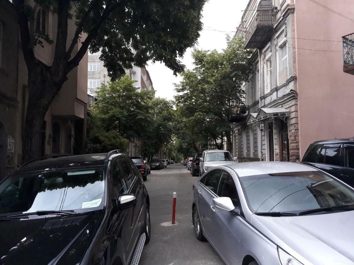 Nino'S Apartment In The Center Of Tbilisi Exterior photo